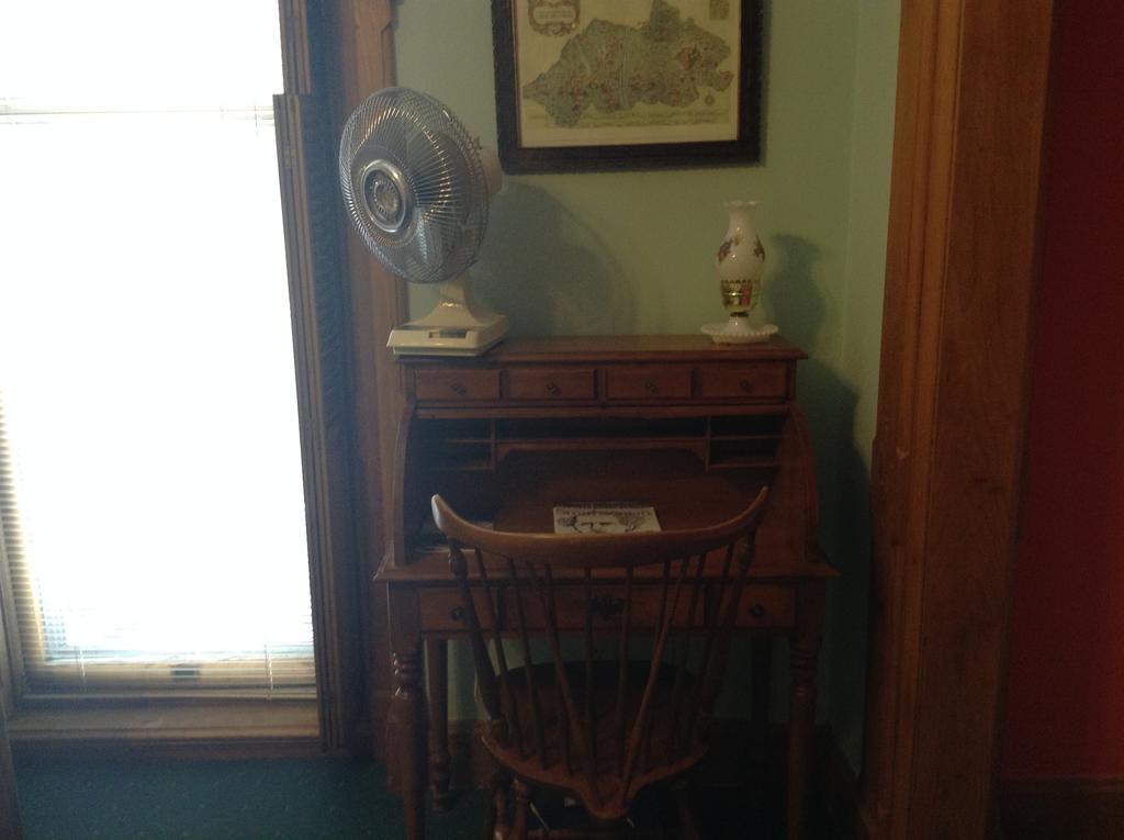 Inn Port D'Vino Dayton Room photo