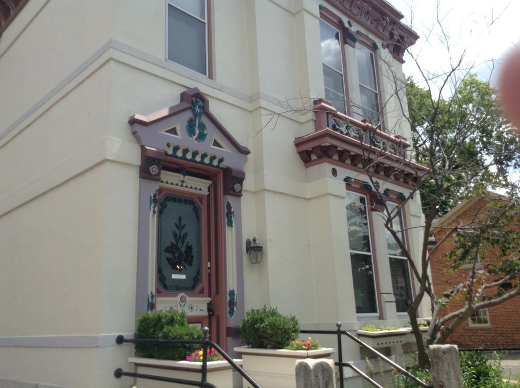 Inn Port D'Vino Dayton Exterior photo